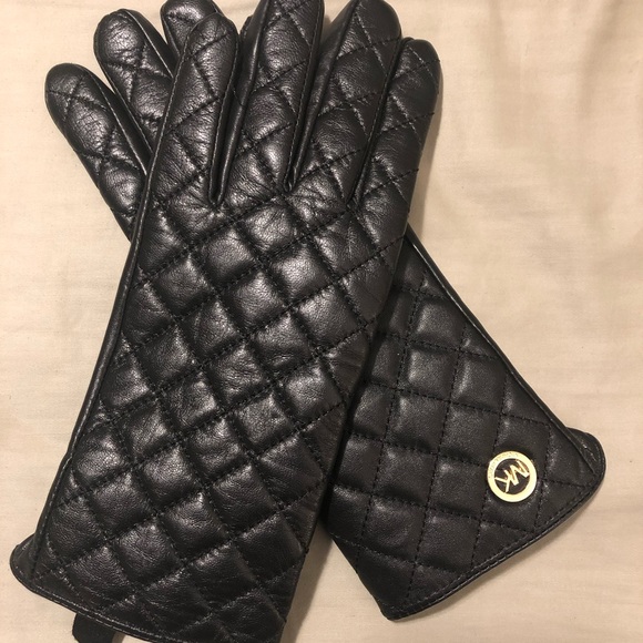 Michael Kors Black Quilted Gloves - Picture 5 of 8